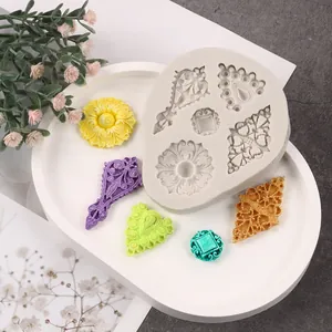 Dettaglio ravvicinato dello stampo in silicone con fiori a rilievo in stile europeo