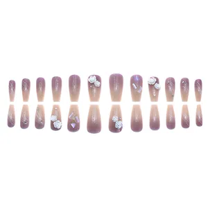 Faux ongles dégradés lavande avec fleurs blanches 3D, paillettes argentées et strass brillants
