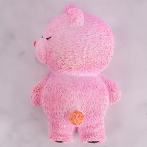 Vue arrière d'un gâteau ours 3D rose texturé réalisé avec un moule en silicone d'ours