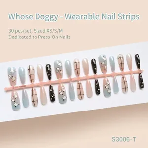 Lot de 30 faux ongles autocollants avec motifs Pochacco mignons et finition glacée.