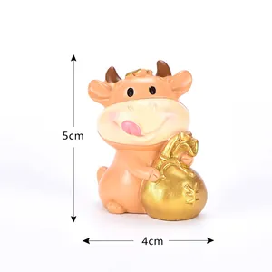 Simpatica statuetta di bue in resina decorazione torta dimensioni 5cm altezza e 4cm