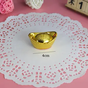 Plastic goudstaaf ornament 4 cm voor nieuwjaarsdecoratie en taarttopper
