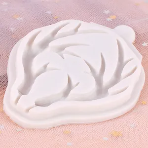 Molde de silicona blanco con forma de cornamenta para resina o decoración de pasteles DIY.