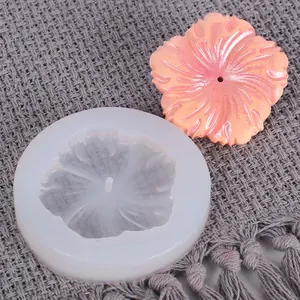 DIY Silikonform für Sonnenblumen-Harzschmuck mit fertigem rosa-orangefarbenem Blütenstück