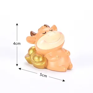 Simpatica statuetta di bue in resina con lingotti d'oro per decorazione, 4cm x 5cm
