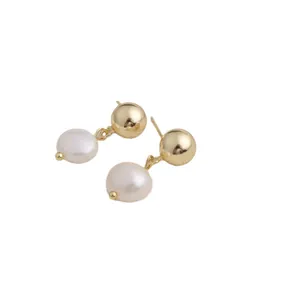 Eleganti orecchini a goccia in perle barocche naturali d'acqua dolce e metallo dorato