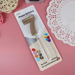 Elegante vela de cumpleaños número 7 oro champán en envase minorista para tartas