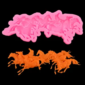 Gedetailleerd zicht op paardensiliconenvorm en afgewerkt oranje fondantfiguur.