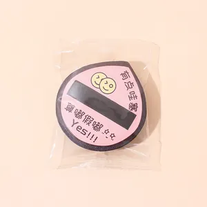 Roze marshmallow kussen pof in waterdruppelvorm voor een vlekkeloze make-up finish