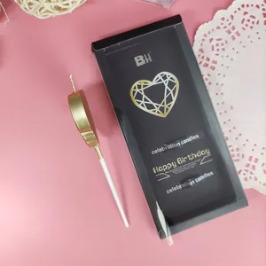 Goldene herzförmige Geburtstagskerze mit eleganter schwarzer Geschenkbox