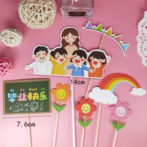 Set de décorations de gâteau de remise des diplômes avec enseignant, élèves et arc-en-ciel
