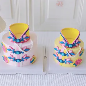 Traditionelle Qipao-Stil Weichgummi Kuchendekoration für Muttertags-Backzubehör.