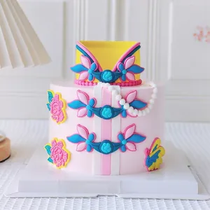 Traditionelle Cheongsam-Kuchendekoration aus Weichgummi für Muttertag
