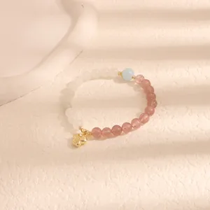 Elegante bracciale di perline con pietre rosa e bianche e ciondolo a farfalla dorato