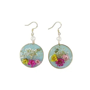 Pendientes vintage de resina hechos a mano con flores secas reales, pan de oro y perlas