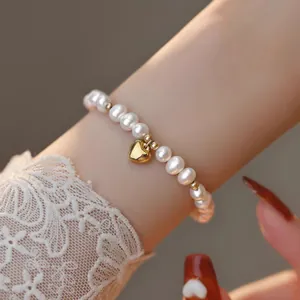 Élégant Bracelet en Perles d'Eau Douce pour Femmes Avec Pendentif Cœur en Alliage Doré Bijoux de Luxe Légers et Simples Bracelet de Perles Cadeau