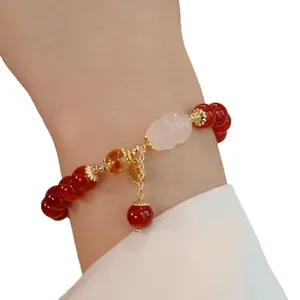 Armband aus rotem Achat mit Hetian-Jade-Buddha-Anhänger im eleganten chinesischen Stil