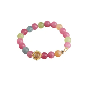 Exquisites mehrfarbiges Turmalin-Kristallarmband mit einem goldenen Lotusblüten-Anhänger