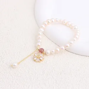 Elegant freshwater pearl bracelet featuring a sparkling zircon flower charm detail.