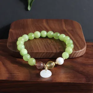 Elegantes Armband im neuen chinesischen Stil mit grünen Achatperlen und weißem Jade-Anhänger