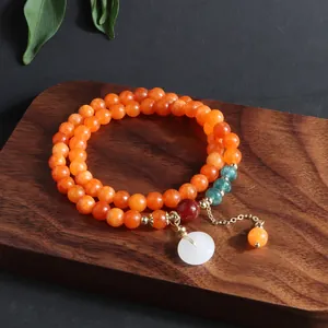 Pulsera de piedra natural naranja de doble hebra con colgante de hebilla de seguridad de jade