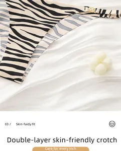 Vue détaillée du string zébré en soie glacée sans couture avec entrejambe double couche