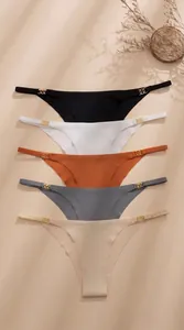 Nahtlose Thong-Slips in fünf Farben mit dekorativen goldenen Metallringschnallen