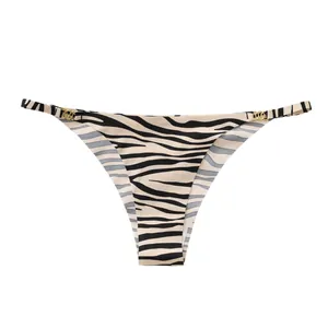 String sexy sans couture en soie glacée à imprimé zèbre avec anneaux dorés décoratifs