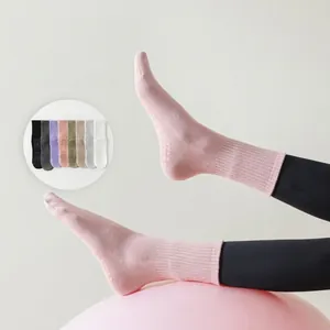 Women Anti-Slip Yoga Socks 95% Cotton Seamless Toe Crew Socks With Silicone Grips For Pilates Dance Floor Fitness Sporty