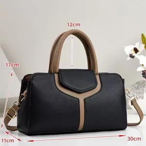 Sac à main bicolore en cuir avec dimensions 30x11x17cm et hauteur de poignée