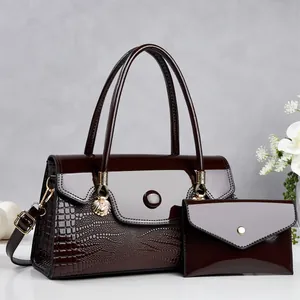 Élégant ensemble de deux sacs à main brillants avec motif crocodile et breloque coquillage
