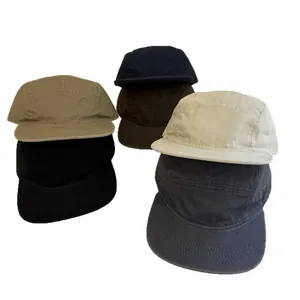 Collection de casquettes 5-panel unies à bord court aux couleurs rétro