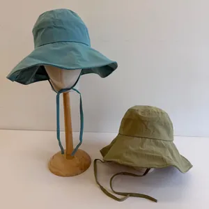 Stylish wide-brim sun hat with grid pattern for women, ideal for outdoor travel and beach.