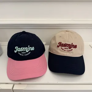 Stijlvolle tweekleurige geborduurde baseballpetten met 'Jasmine'-logo in marine blauw