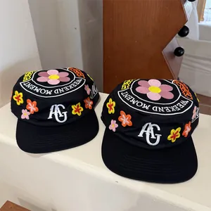 Casquette de Baseball à Sommet Plat Brodée de Fleurs de Niche Coréenne Hommes Femmes Large Bord Pare-Soleil Pillbox Hat Mode