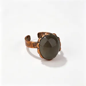 Anillo ajustable de bronce vintage con una piedra preciosa de cuarzo ahumado ovalada