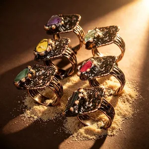 Vintage verstellbare offene Ringe mit bunten Edelsteinen und Bronze-Finish Set