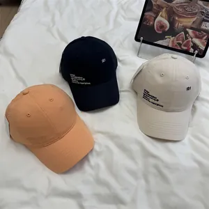 Casquettes de baseball japonaises avec broderie de lettres minimaliste en plusieurs couleurs