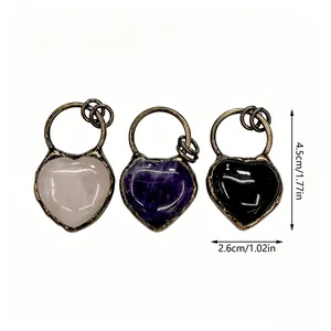 Lot de trois pendentifs cœur vintage en quartz rose, améthyste et onyx, bordures bronze