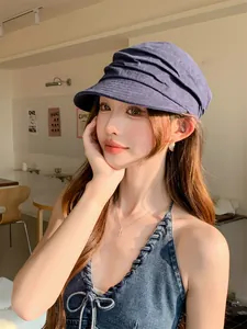 Casquette gavroche en lin bleu marine plissé pour femme avec large bord au café