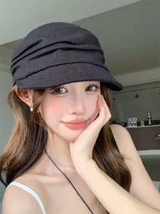 Casquette de marin noire en lin plissé pour femme avec bord large pour un effet visage affiné