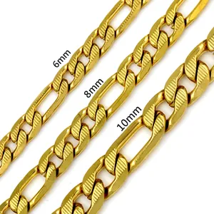 Primer plano de cadenas Figaro chapadas en oro de 6mm, 8mm y 10mm de ancho.