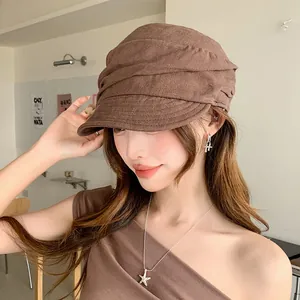 Casquette gavroche plissée en lin marron pour femme avec bord large et respirant