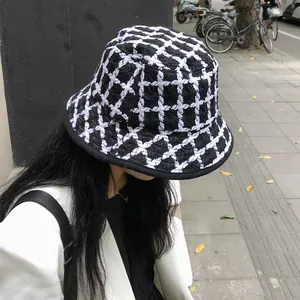 Retro Korean Style Checkered Bucket Hat Women Autumn Winter Warm Polyester Knitted Basin Hat Black White Fisherman Hat