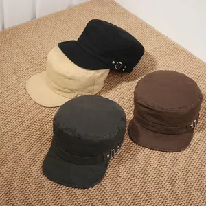 Casquettes militaires vintage pour femmes avec détails rivetés et plusieurs couleurs