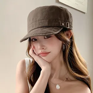 Casquette Plate Vintage à Rivets pour Femmes Casquette Militaire Coréenne Rétro pour Printemps Automne Hiver Mode Quotidienne