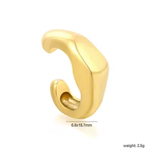 Macro view of polished gold stainless steel C-shaped ear cuff, size 6.8x18.7mm.