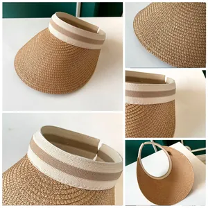 Photos détaillées d'une visière en paille tressée soulignant la texture et le bandeau