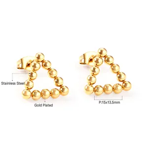 Vue détaillée de boucles d'oreilles triangle en acier inoxydable doré avec dimensions