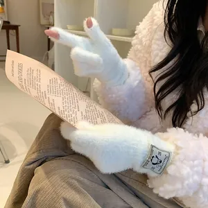 Guanti invernali di peluche bianco da donna con toppa a pinguino e dita aperte